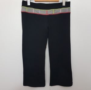 LULULEMON 6 Groove Crop Black Reversible Size 6